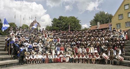 2004, Gruppenaufnahme von einer Landsknechtgruppe im Rahmen der Veranstaltung in Memmingen "Wallensteins Lager". Eines der alten Schätzchen aus dem Vortrag "60 Jahre Fotografie". 