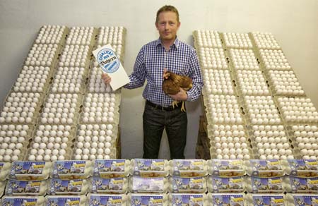 Durch ein Foto auf seiner Eierpackung kam ich auf den Geflügelhof Brandhuber. Dort erhalten Sie tagesfrische Eier. Ein Besuch in Erding-Siglfing, Dorfstr. 58 lohnt sich auf jeden Fall.